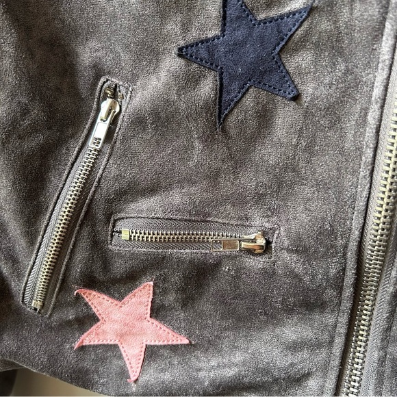 The Impeccable Pig Olivaceous faux suede cropped moto jacket with star appliqué - Picture 3 of 11